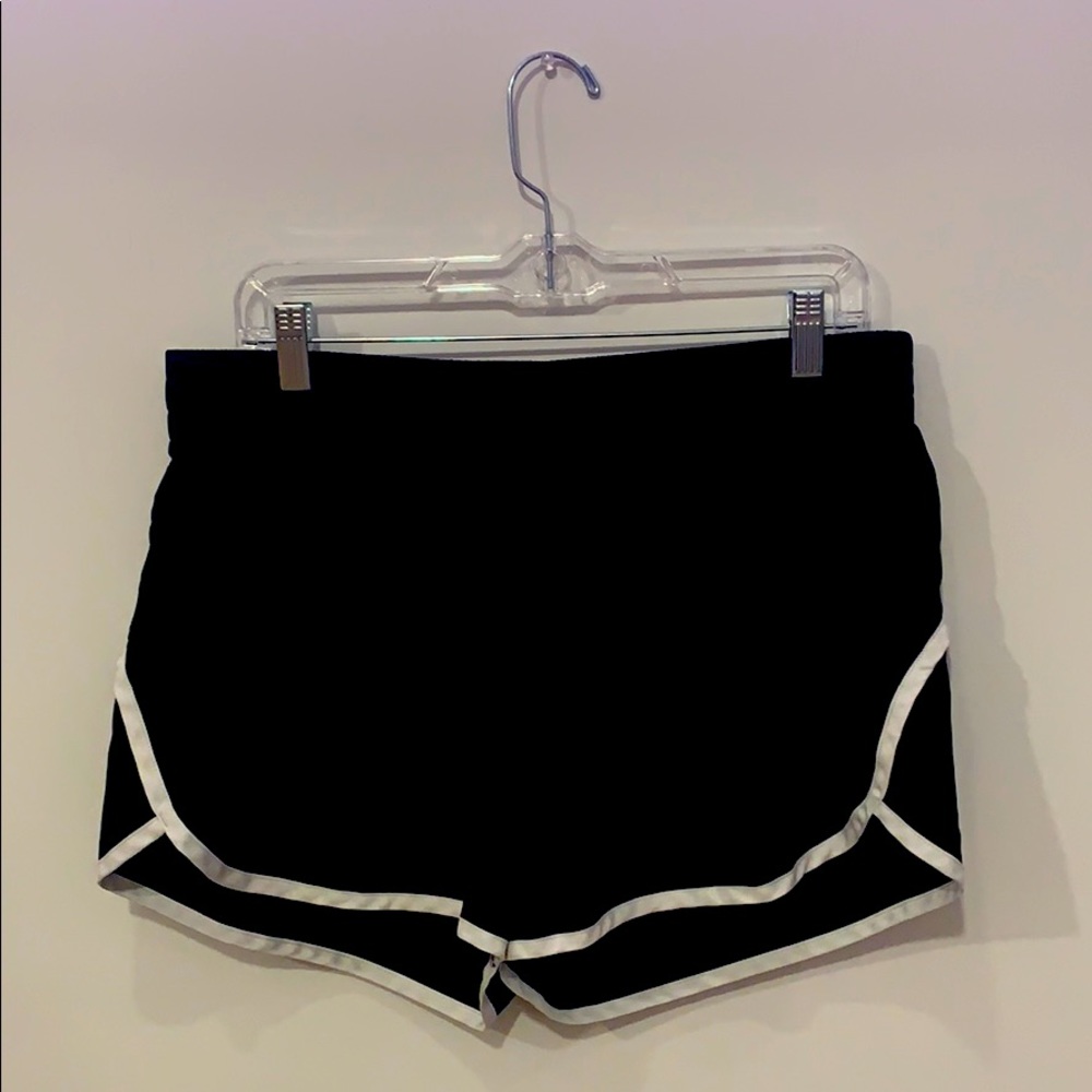 Women’s athletic short with white detail